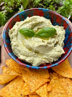Une photo de Houmous avocat pois chiches