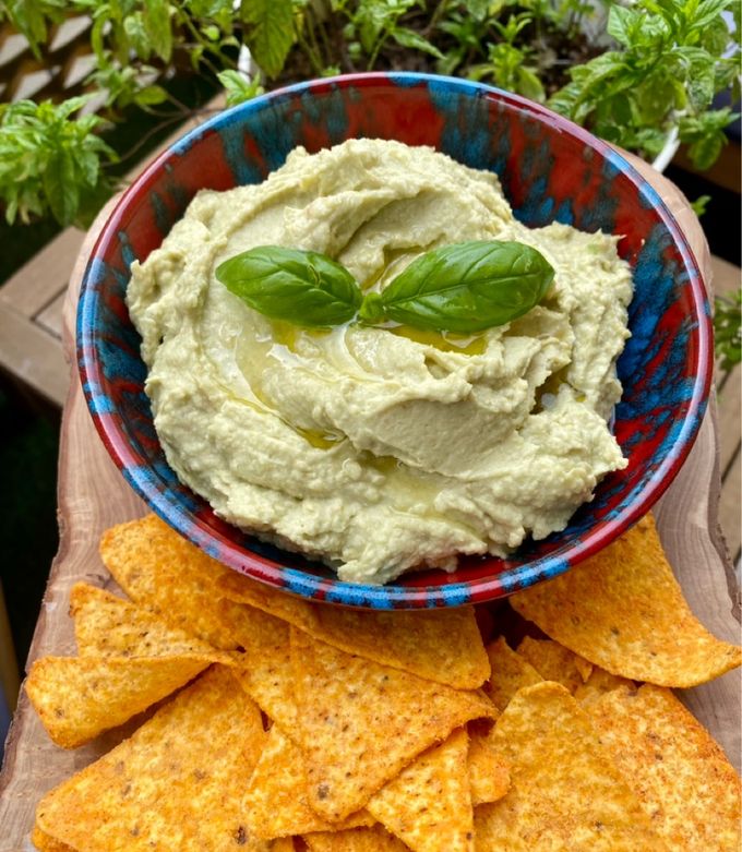 Une photo de Houmous avocat pois chiches