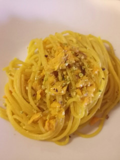 A picture of Spaghetti with salmon, saffron and pistachio nuts.