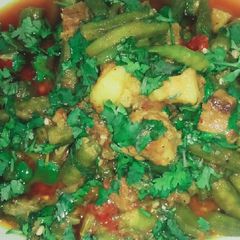 A picture of Bhindi Gosht.