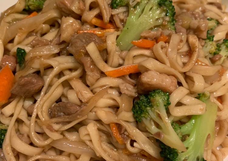 肉燥沙茶炒麵