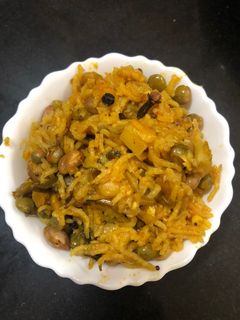 વઘારેલી ખીચડી (Vaghareli Khichdi Recipe In Gujarati) રેસીપી મુખ્ય ફોટો
