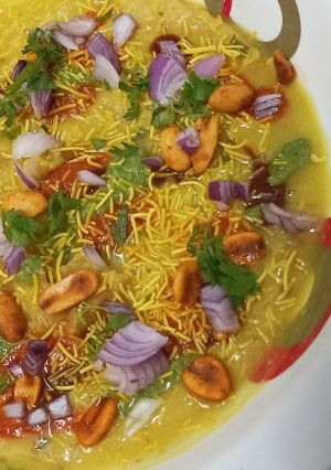 A picture of Sindhi dal pakwaan.