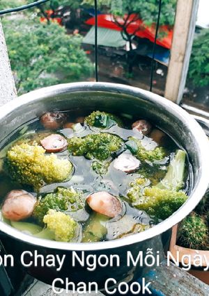 Hình của món Canh bông cải xanh chay.