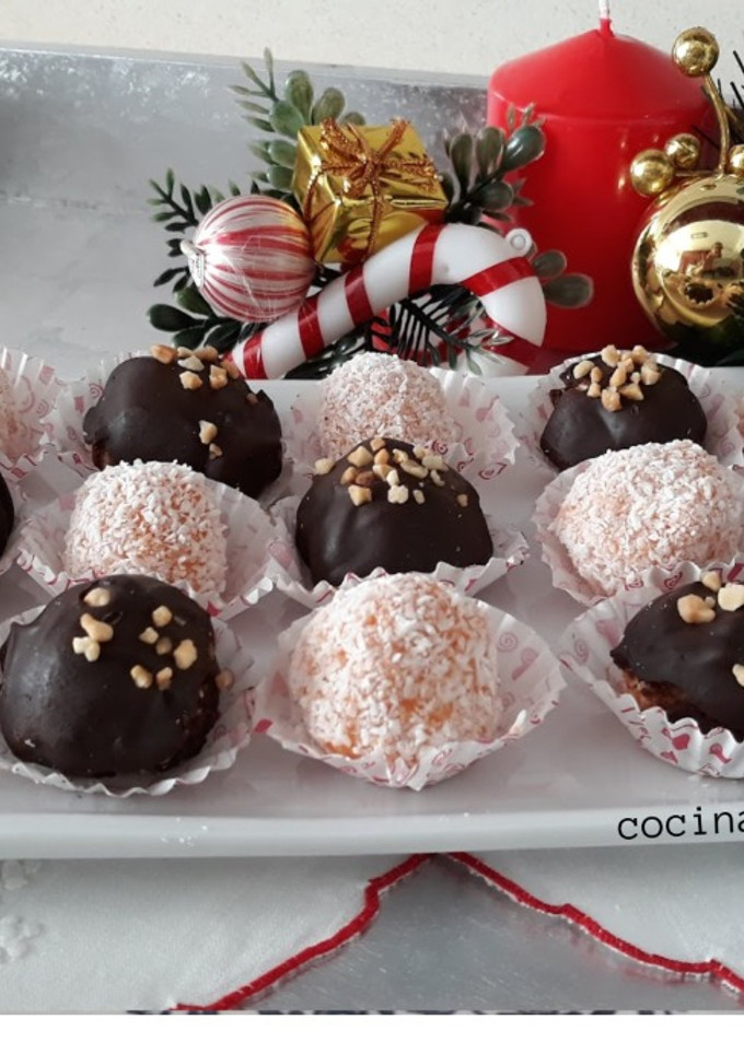 Una foto de Bombones de coco y chocolate