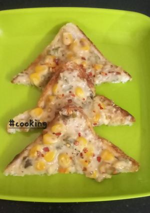A picture of Creamy Corn on Toast.