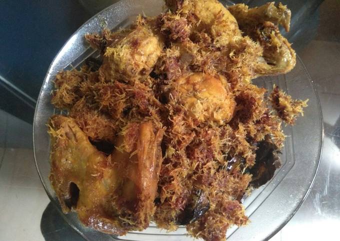 Ayam goreng kelapa gurih