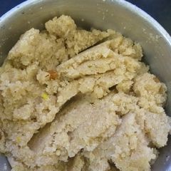 A picture of Sooji ka halwa microwave made.