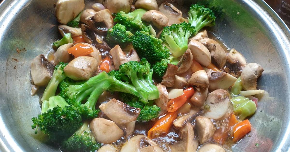 Resep Oseng Jamur Kancing🍄‍🟫Brokoli Hijau (pedas gurih.) oleh Yayas ...