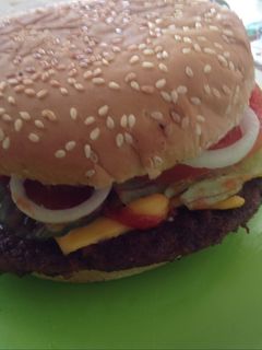Una foto de Whooper Burger King en casa