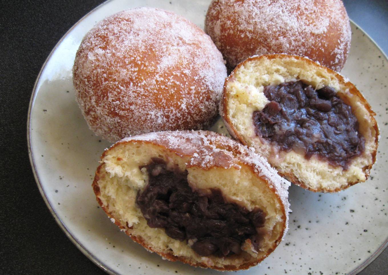 ‘An’ Doughnuts (Sweet Azuki Paste Stuffed Doughnuts)