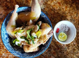 Hình của món Gà tre hấp nước dừa, tỏi 🧄, hành lá.