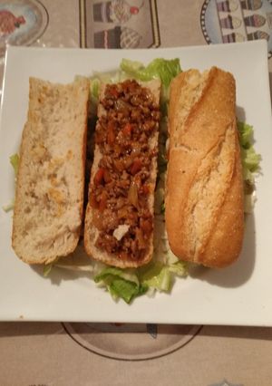 Una foto de "Sloppy joe" o bocata de carne picada