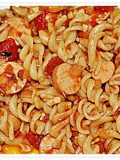 Foto de Salsichas de Aves com Fusilli e Tomate Aromatizado