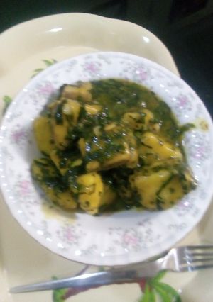 A picture of Yam porridge and vegetables.