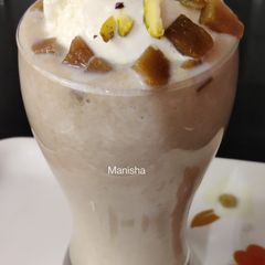 A picture of Creamy Chickoo smoothie.