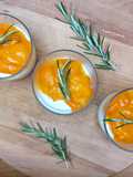 Panna cotta avec compotée d'abricot au romarin