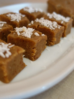 Una foto de Snack de tahín con dátiles