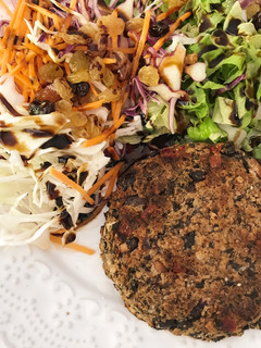 Una foto de Hamburguesas veganas de porotos negros 🌱❤️
