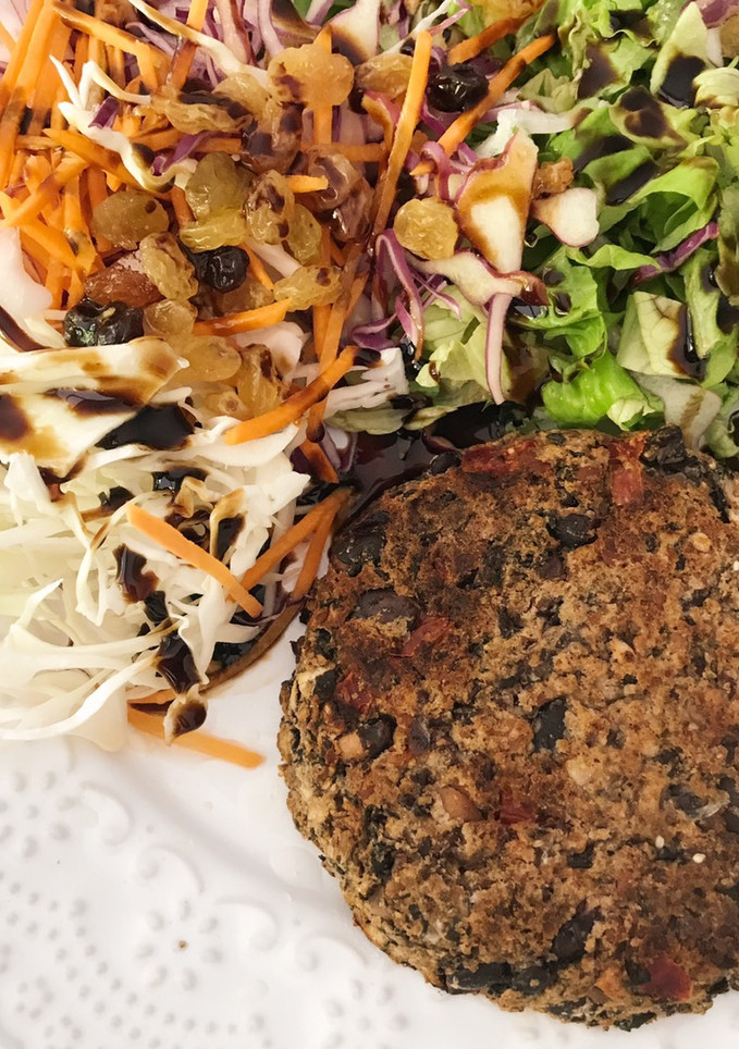 Una foto de Hamburguesas veganas de porotos negros 🌱❤️