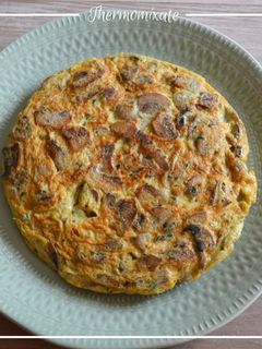 Una foto de Tortilla de champiñones al ajillo con Thermomix