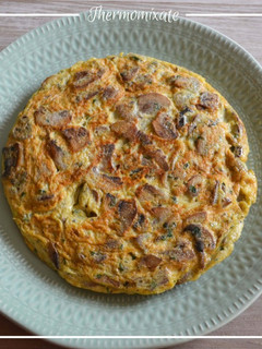 Una foto de Tortilla de champiñones al ajillo con Thermomix