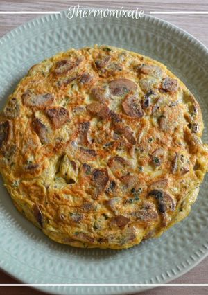 Foto principal de Tortilla de champiñones al ajillo con Thermomix