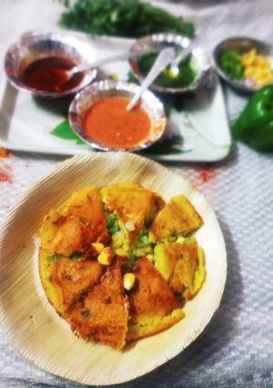 मूंगलेट पिज़्ज़ा (moonglet pizza recipe in Hindi) रेसिपी मुख्य फोटो