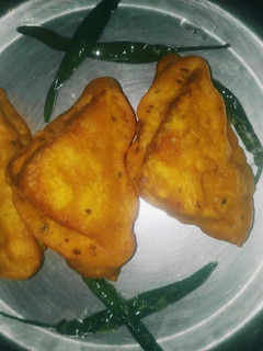 A picture of Bread Pakora.