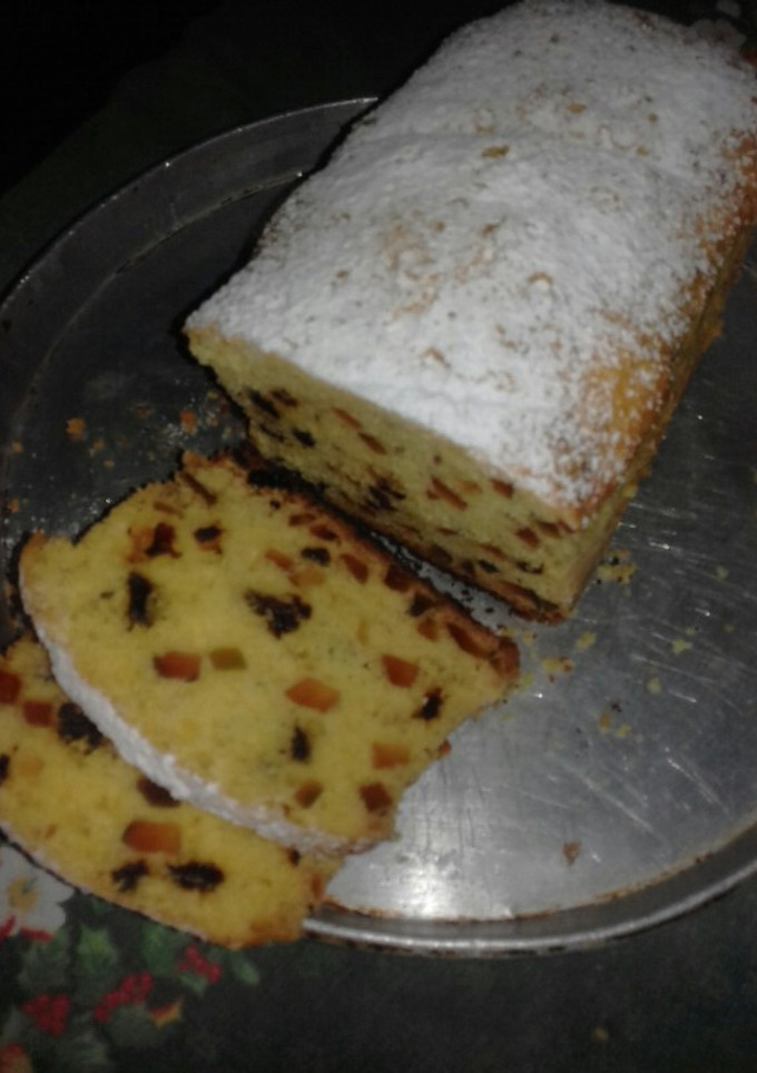 Una foto de Budín con pasas y frutas !!