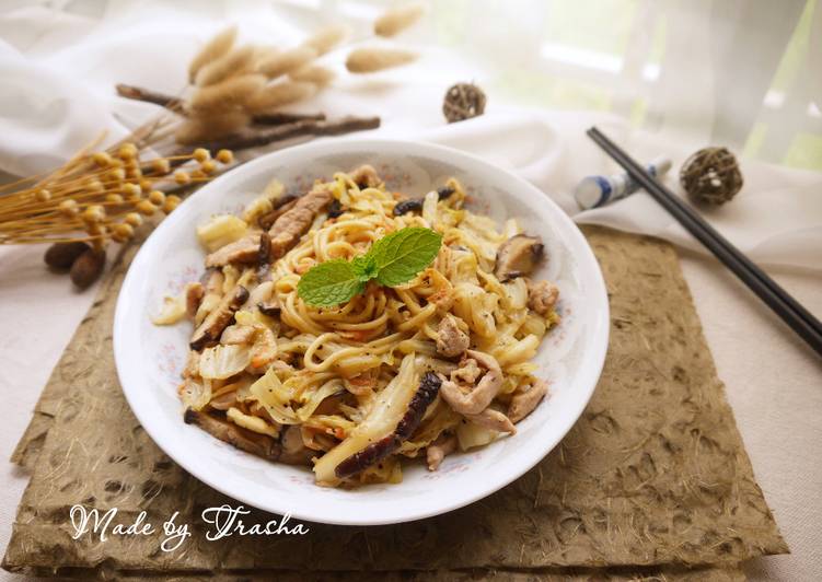 高麗菜肉絲炒麵