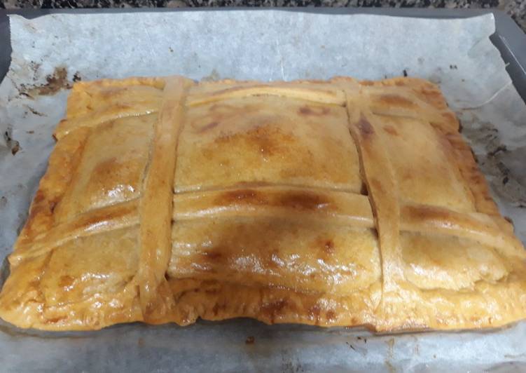 Empanada con verduras atún y huevo