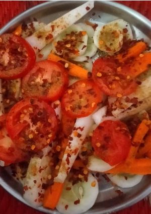 सलाद (SALAD RECIPE IN HINDI) रेसिपी मुख्य फोटो