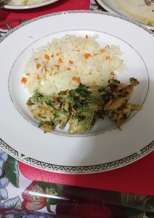 Una foto de Salmón encilantrado y arroz blanco!