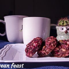 A picture of Beetroot and pistachio cookies.