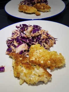 Una foto de Pollo rebozado con claras de huevo y panko