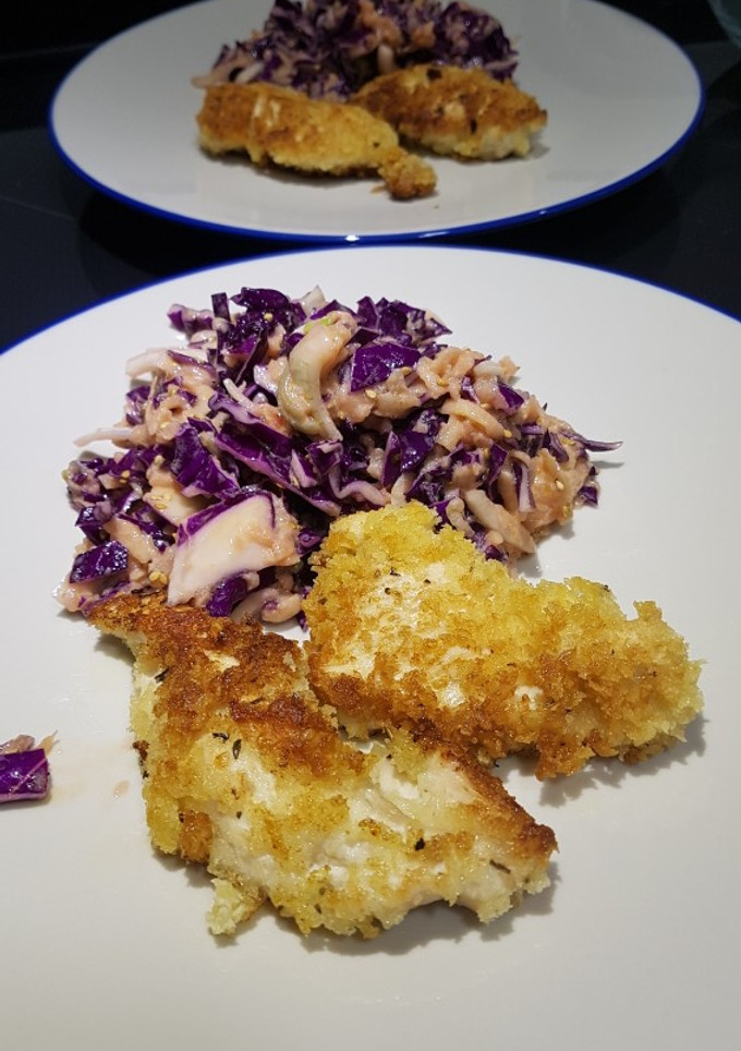 Una foto de Pollo rebozado con claras de huevo y panko