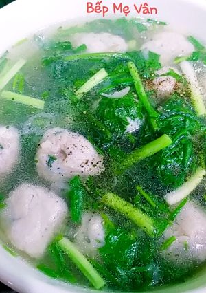 Hình của món Canh rau tần ô nấu cá thác lác viên.