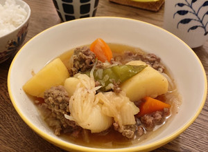 A picture of Japanese Nikujyaga in the Instant Pot 🪄🧙‍♀️.