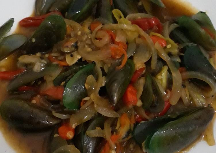 Kerang hijau saus tiram pedas