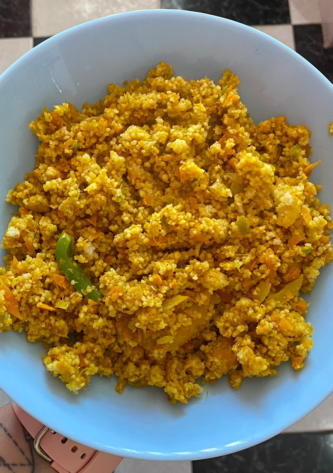 Una foto de CousCous con verduras y curry 🥰🤤