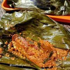 A picture of Pepes pindang.