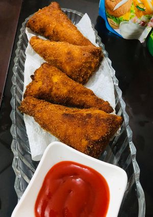 A picture of Chicken Bread Cone.