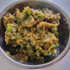 A picture of Thecha (green chili and garlic chutney).