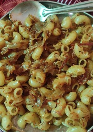 A picture of Macaroni.