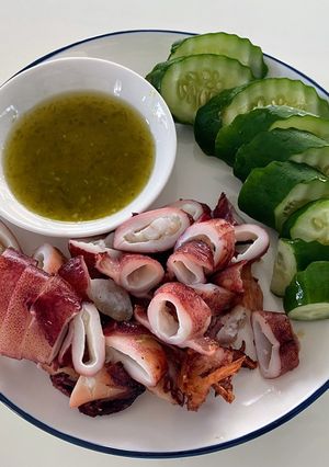 A picture of Grilled Squid with Seafood dipping sauce.