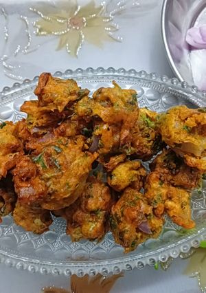 सिंधी पकौड़े (सना पकोड़ा) (Sindhi pakode recipe in Hindi) रेसिपी मुख्य फोटो