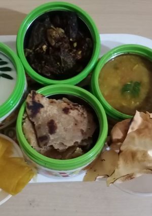 आलू करेले की सब्जी (Aloo karele ki sabzi recipe in Hindi) रेसिपी मुख्य फोटो