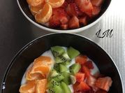 Una foto de meriendas con yogurt