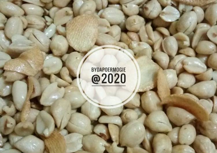 Bagaimana Menyiapkan Kacang goreng renyah, Enak